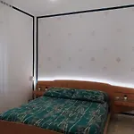 Gioia Nyaraló *